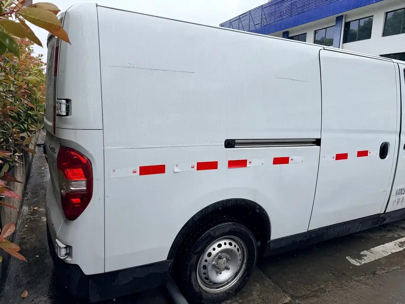 Maxus EV30 2023: Pure Electric Intelligent Logistics Expert - Long Wheelbase Guoxuan — миниатюра 9