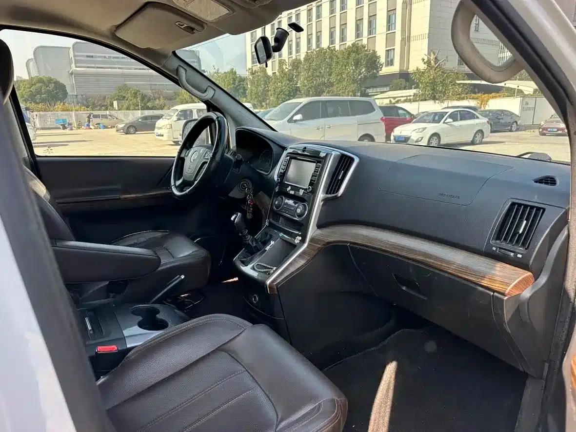Lingzhi PLUS 2021 Touring Edition 2.0L Manual Deluxe 7-Seater — миниатюра 11