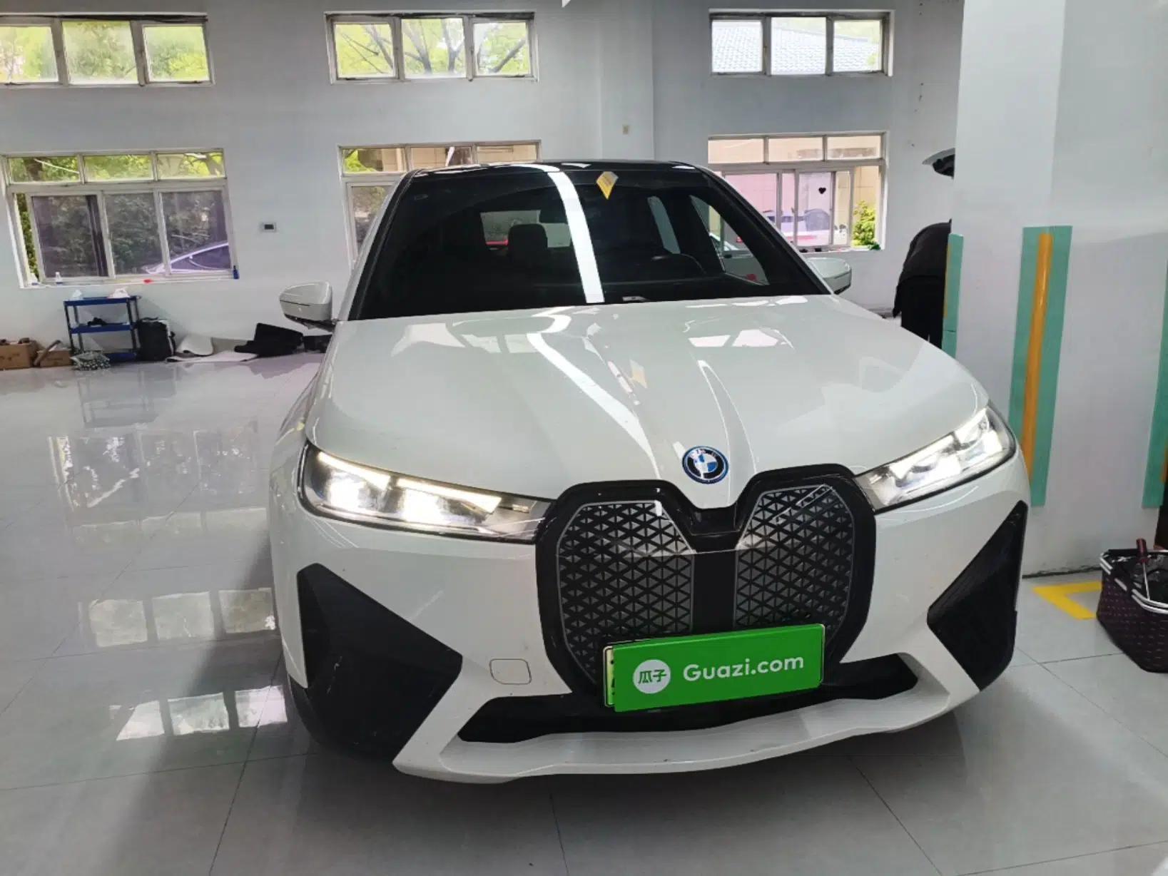 BMW iX 2022 xDrive40 — миниатюра 2