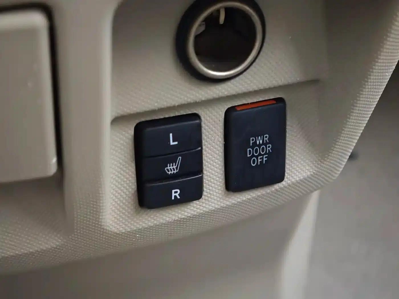 2007 Previa 3.5L 7-seater Luxury — миниатюра 26