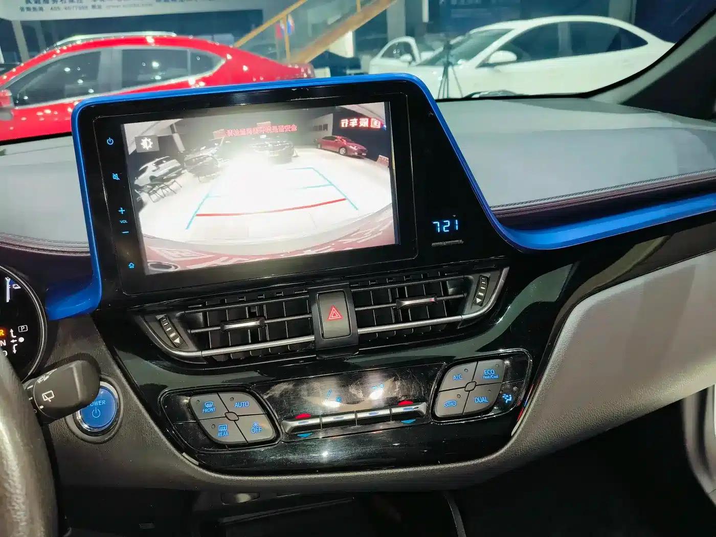 Toyota C-HR EV 2020 Luxury Sunroof Edition — миниатюра 13