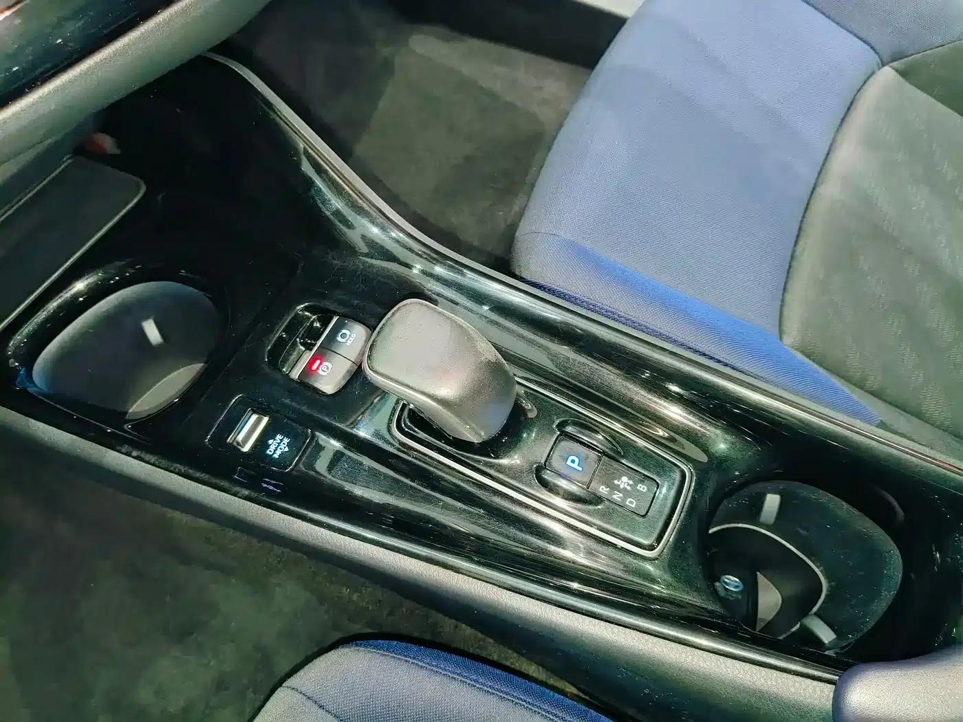 Toyota C-HR EV 2020 Luxury Sunroof Edition — миниатюра 14