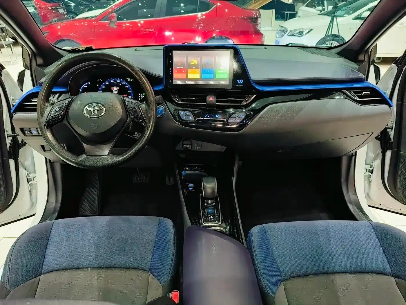 Toyota C-HR EV 2020 Luxury Sunroof Edition — миниатюра 15