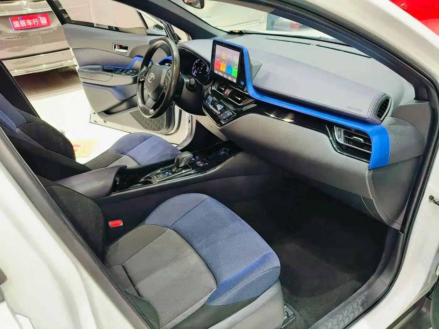 Toyota C-HR EV 2020 Luxury Sunroof Edition — миниатюра 16