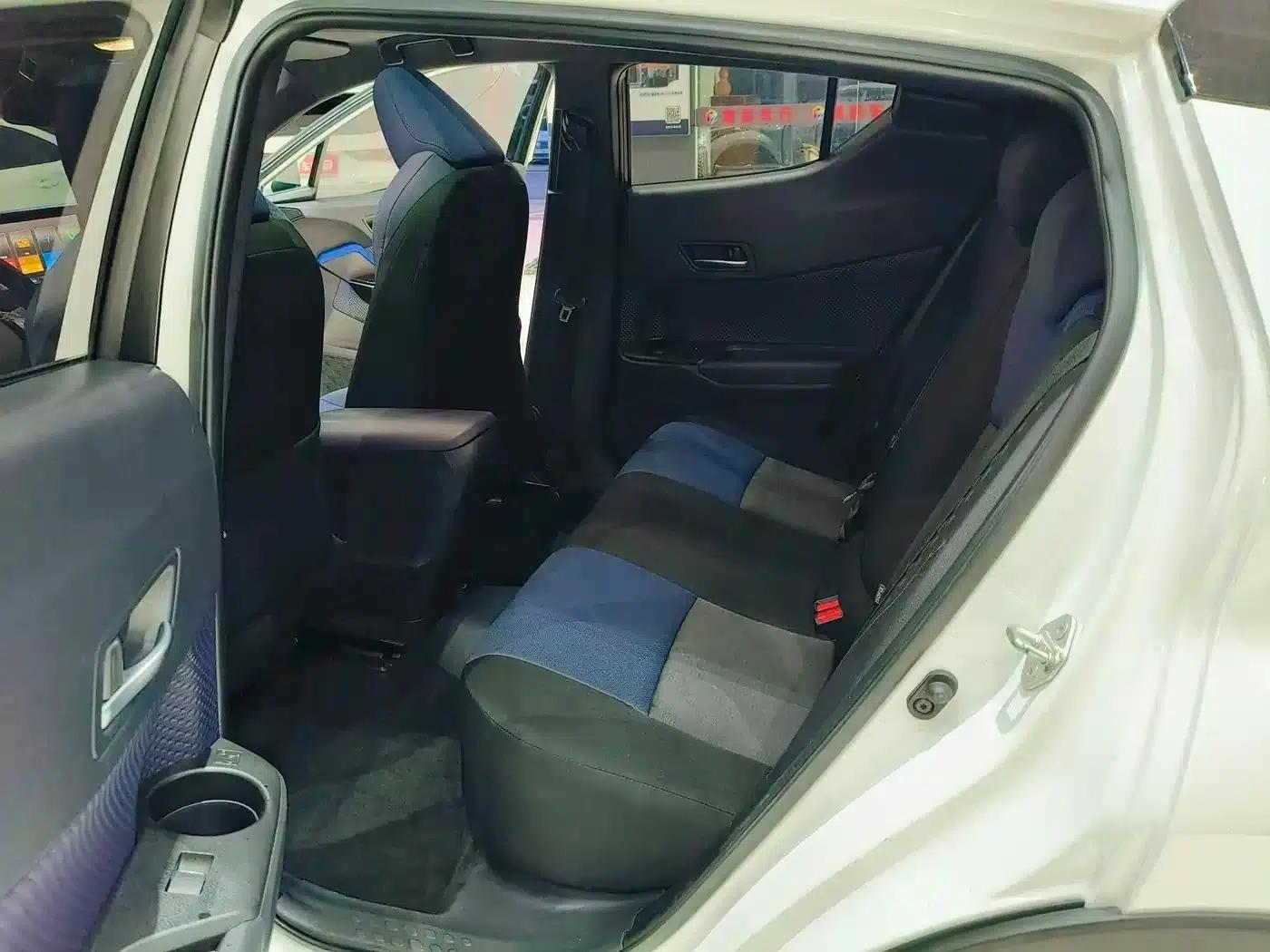 Toyota C-HR EV 2020 Luxury Sunroof Edition — миниатюра 17