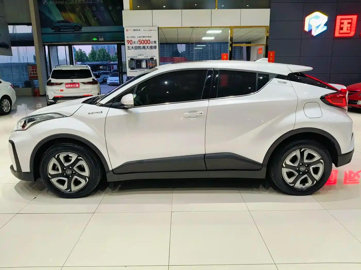 Toyota C-HR EV 2020 Luxury Sunroof Edition — миниатюра 4