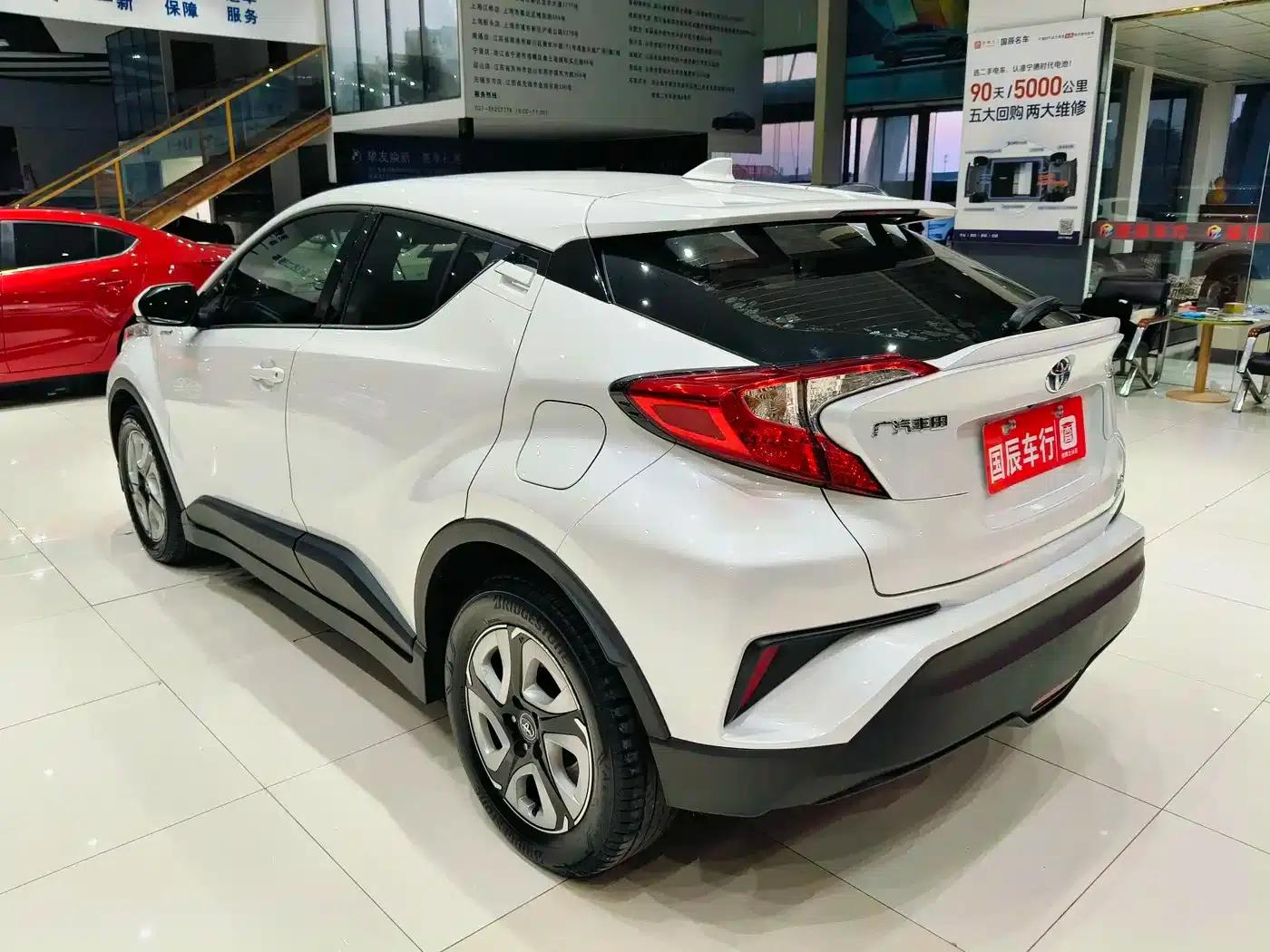 Toyota C-HR EV 2020 Luxury Sunroof Edition — миниатюра 5