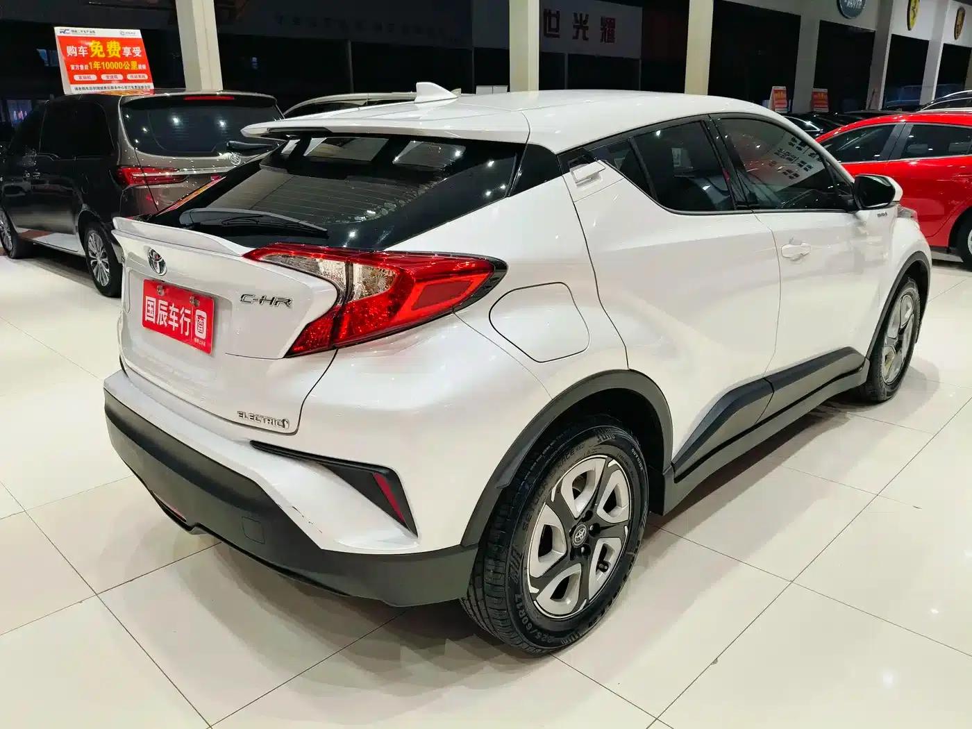 Toyota C-HR EV 2020 Luxury Sunroof Edition — миниатюра 7