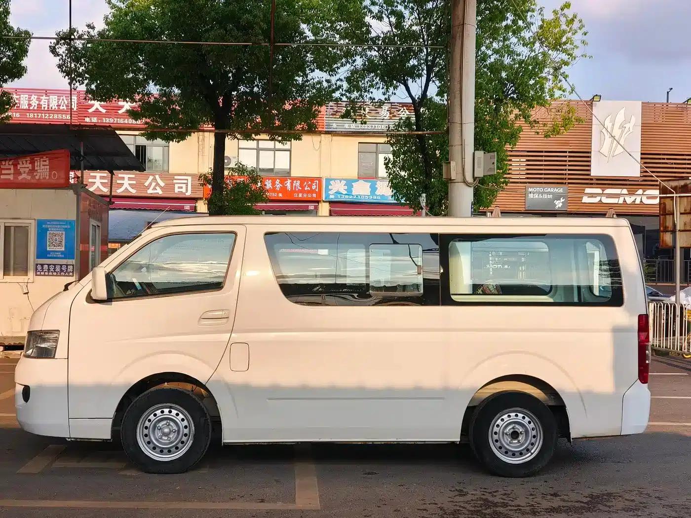 Fengjing G7 2017 2.0L Short Wheelbase Commercial Van Flat Top 6 Seats 4Q20M — миниатюра 5
