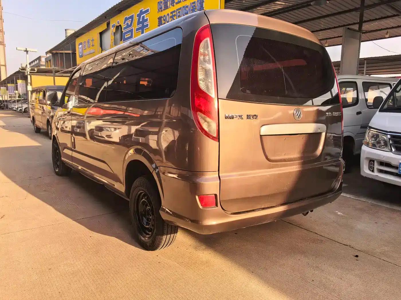 2016 MPV E 2.0L Express Edition 4Gi-VVT — миниатюра 6