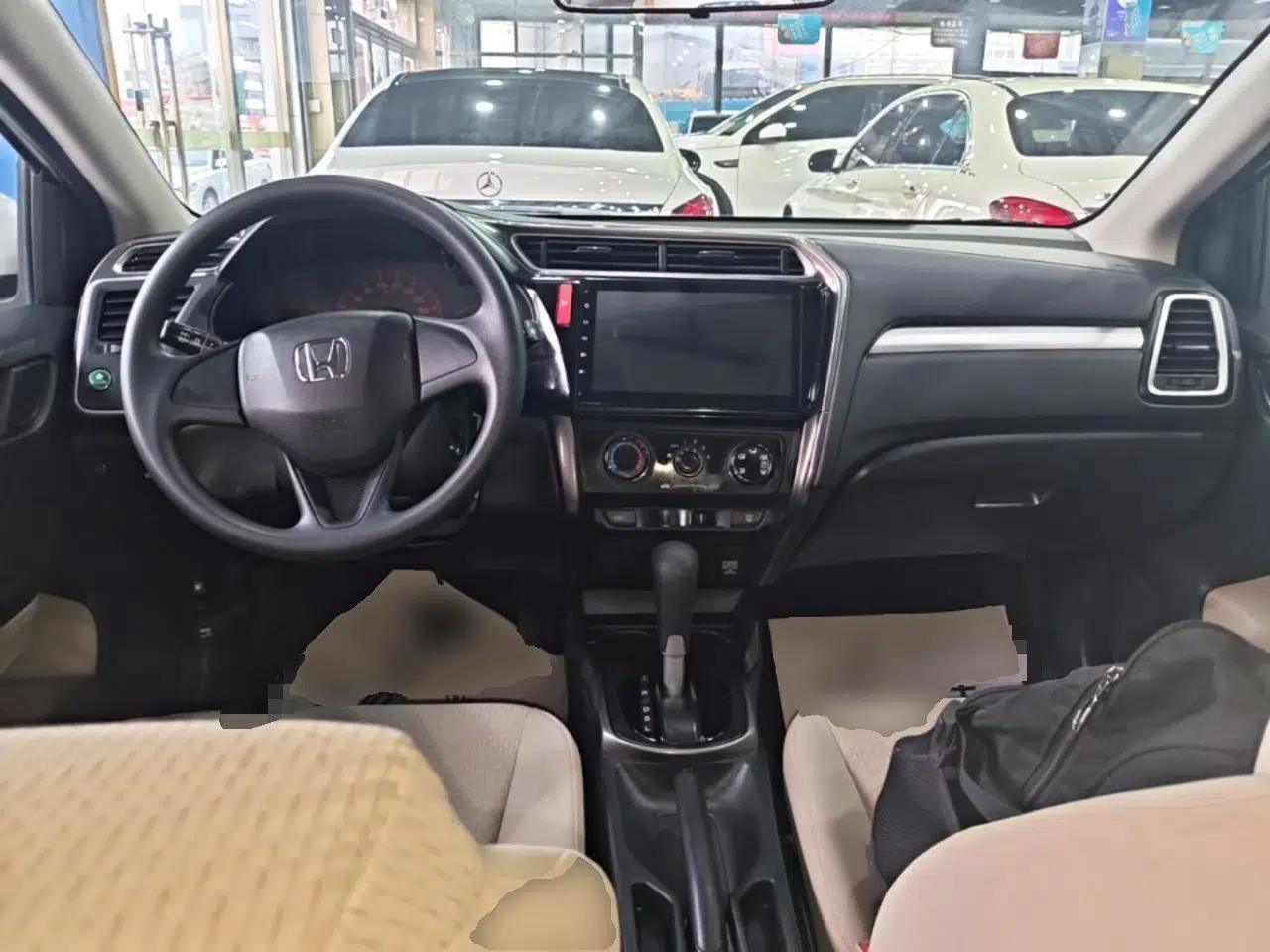 Honda Greiz 2016 1.5L CVT Classic Edition — миниатюра 13