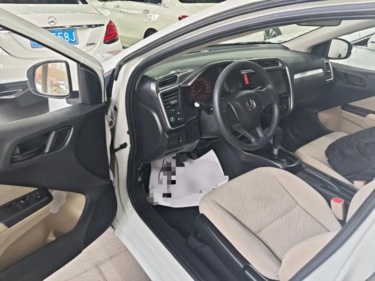 Honda Greiz 2016 1.5L CVT Classic Edition — миниатюра 19