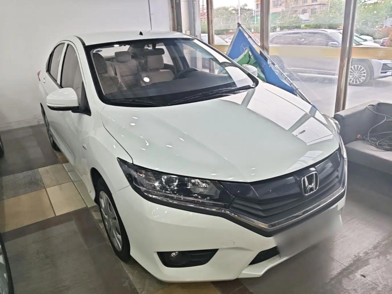 Honda Greiz 2016 1.5L CVT Classic Edition — миниатюра 3