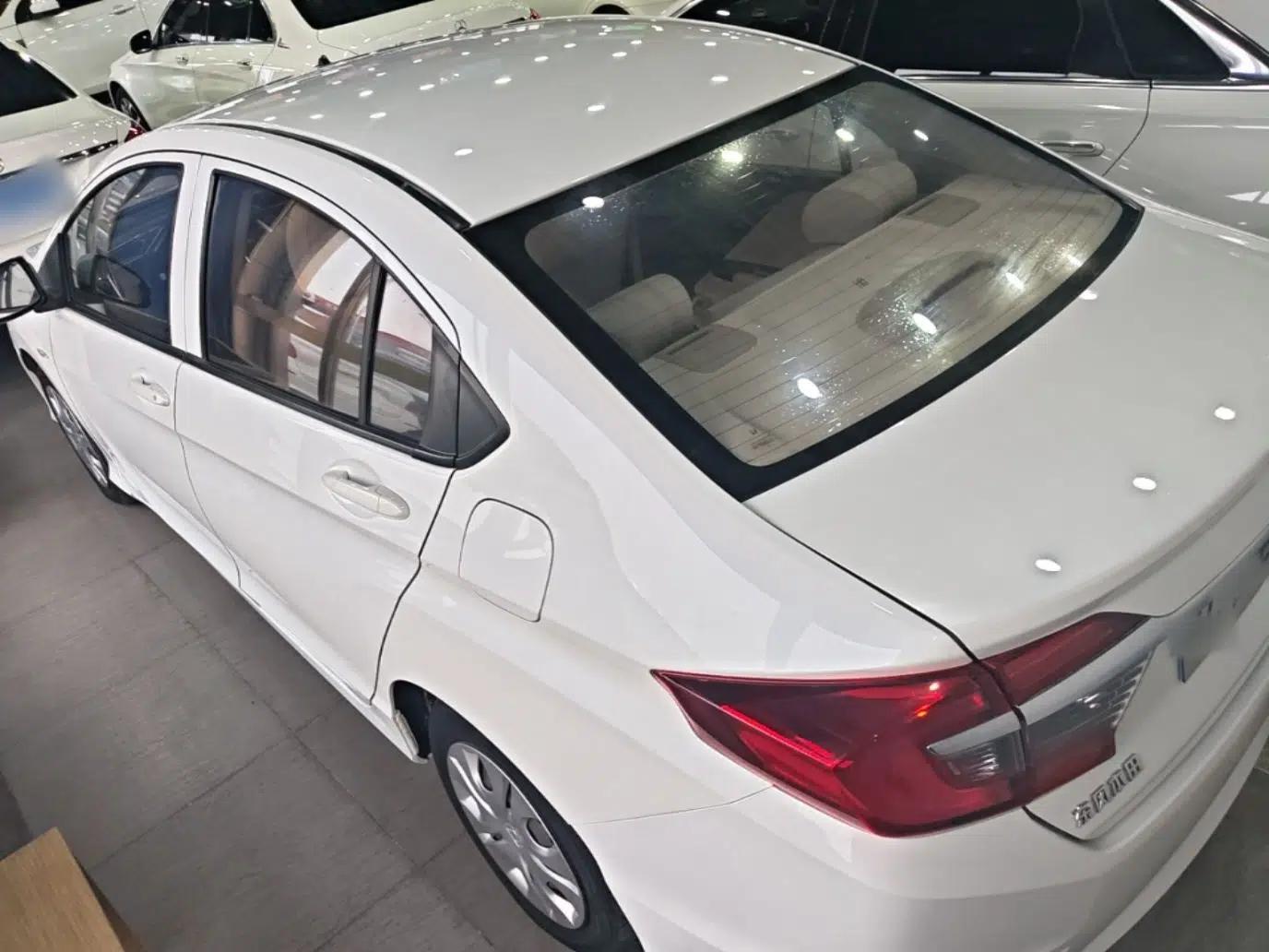 Honda Greiz 2016 1.5L CVT Classic Edition — миниатюра 4