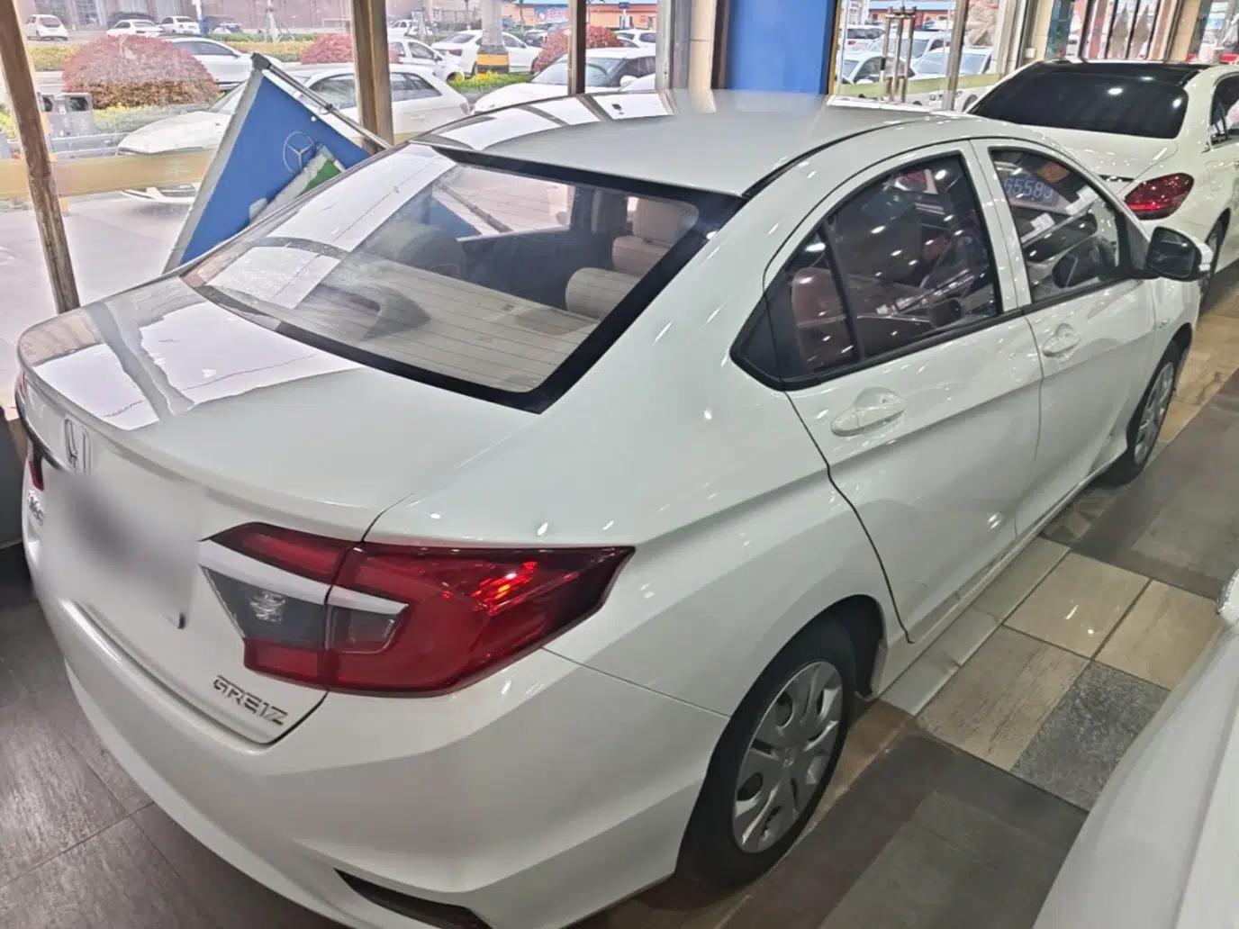 Honda Greiz 2016 1.5L CVT Classic Edition — миниатюра 6