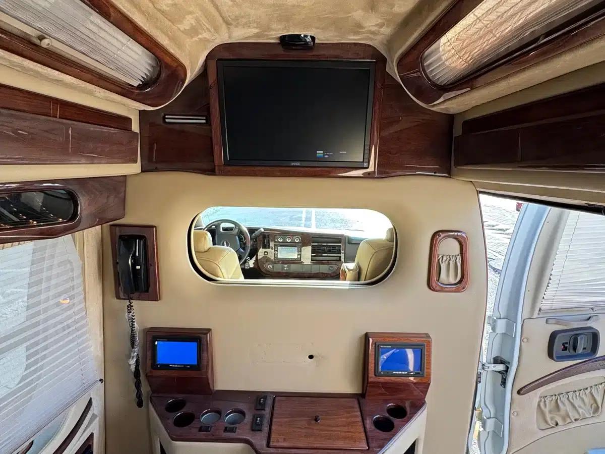 2011 SAVANA 6.0L Business Star 10-seater — миниатюра 12