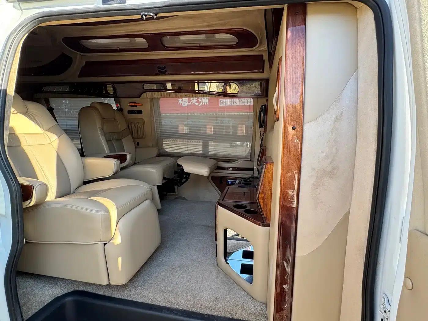 2011 SAVANA 6.0L Business Star 10-seater — миниатюра 15