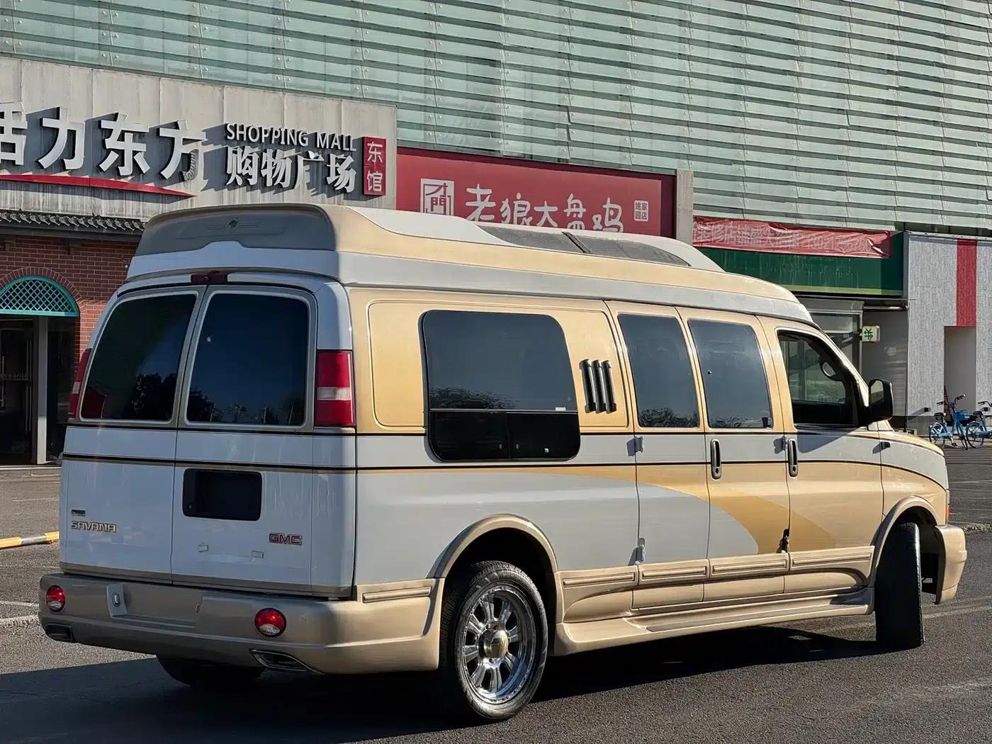 2011 SAVANA 6.0L Business Star 10-seater — миниатюра 3