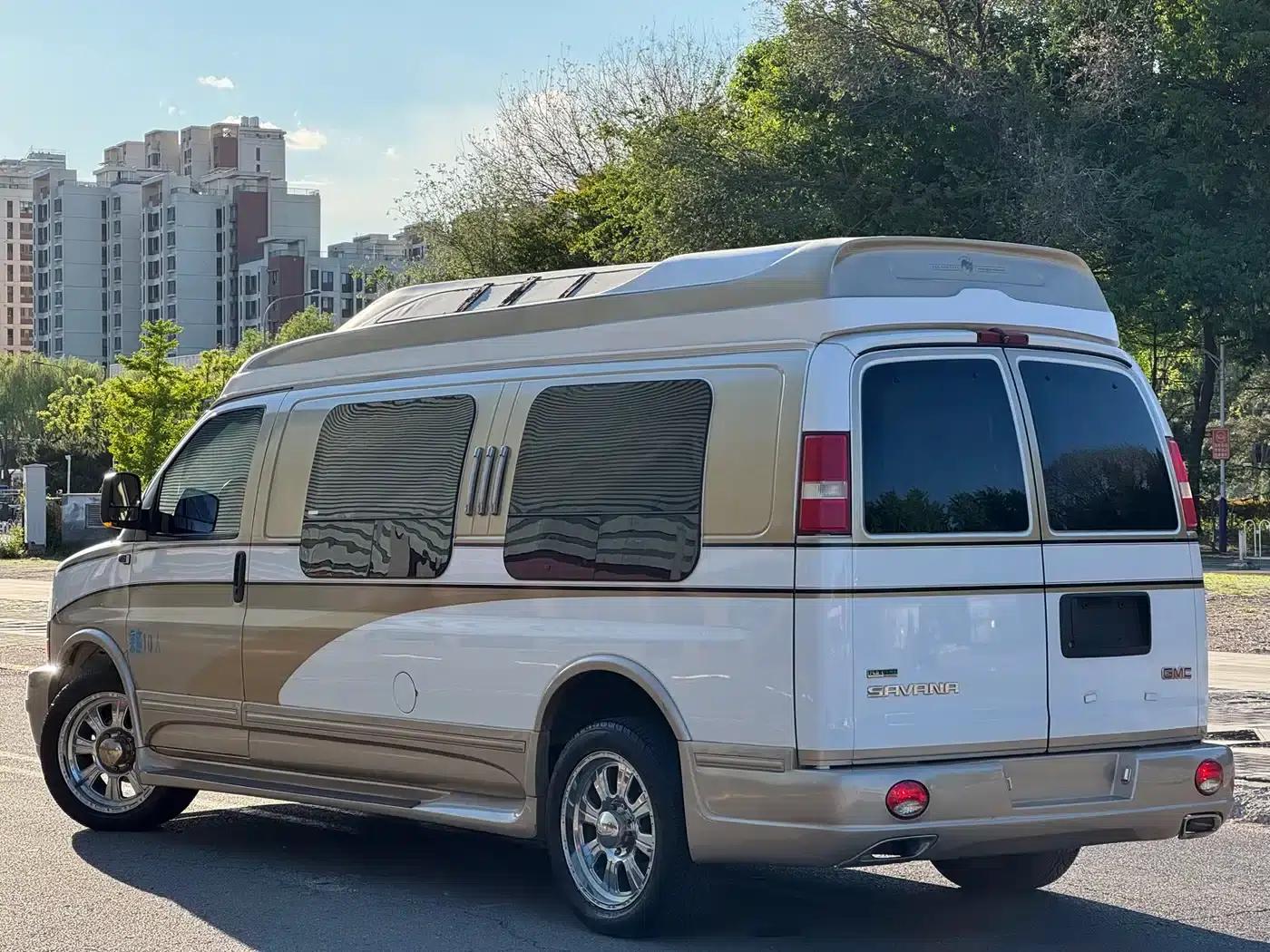 2011 SAVANA 6.0L Business Star 10-seater — миниатюра 5