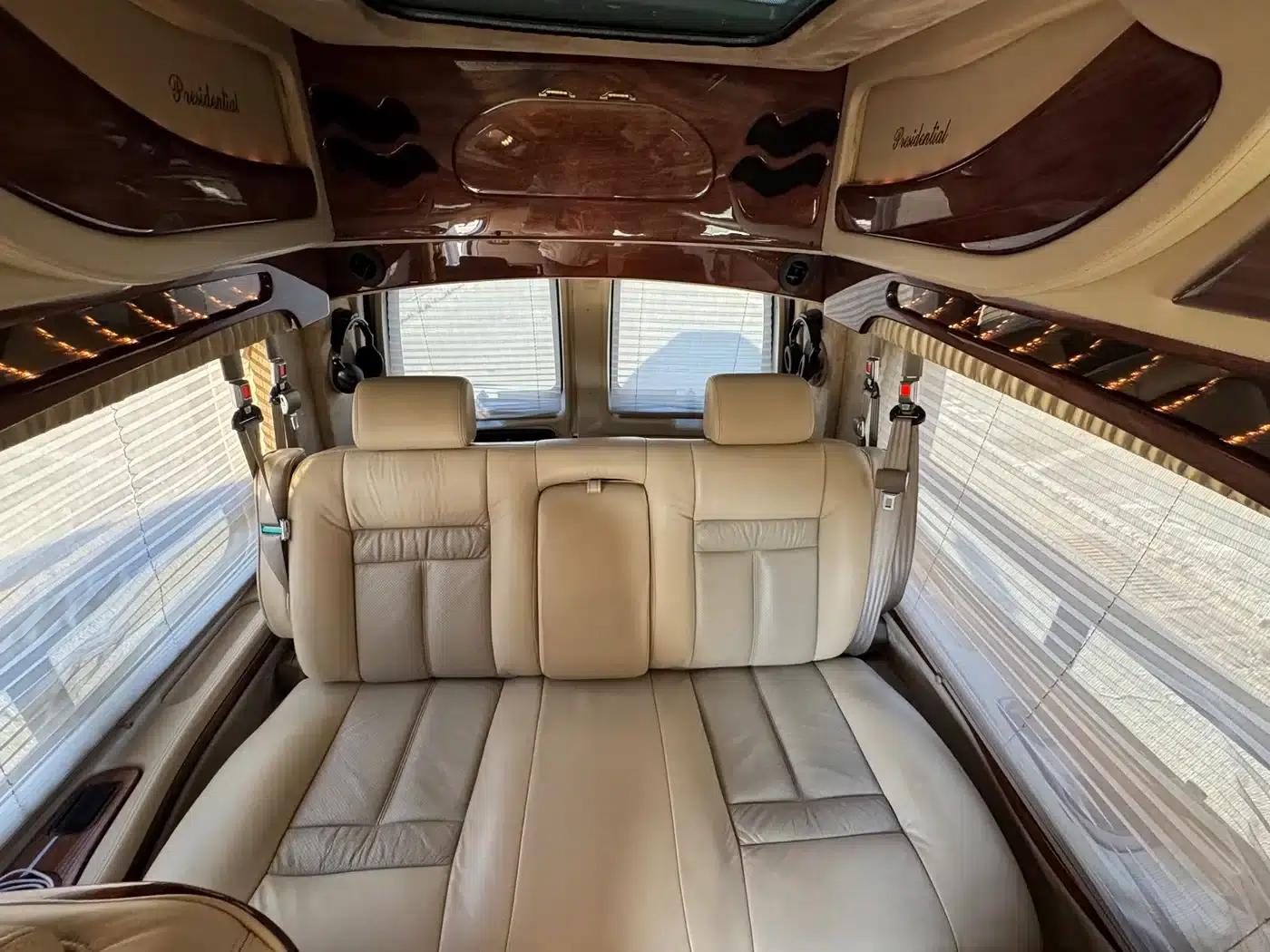 2011 SAVANA 6.0L Business Star 10-seater — миниатюра 9