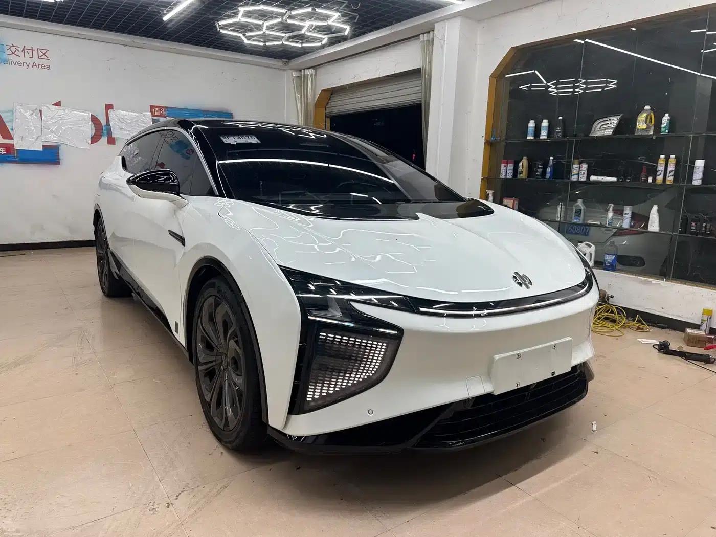 HiPhi X 2021 Flagship Edition 6-seater — миниатюра 2