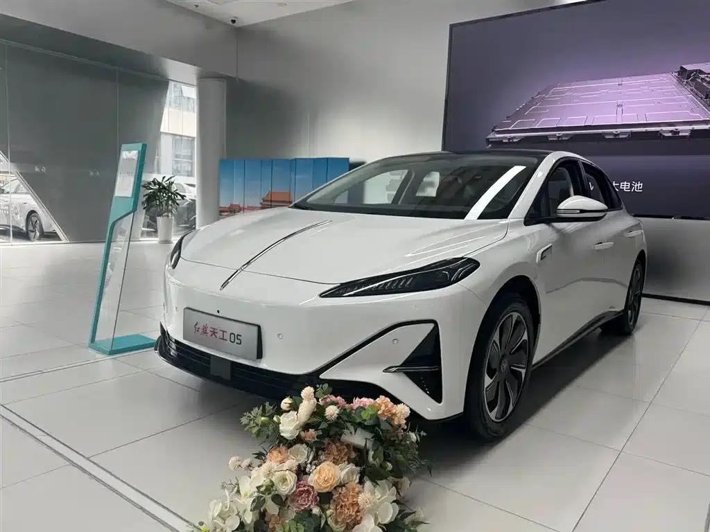Hongqi Tiangong 05 2025 Model 550 Smart Selection Edition — миниатюра 1