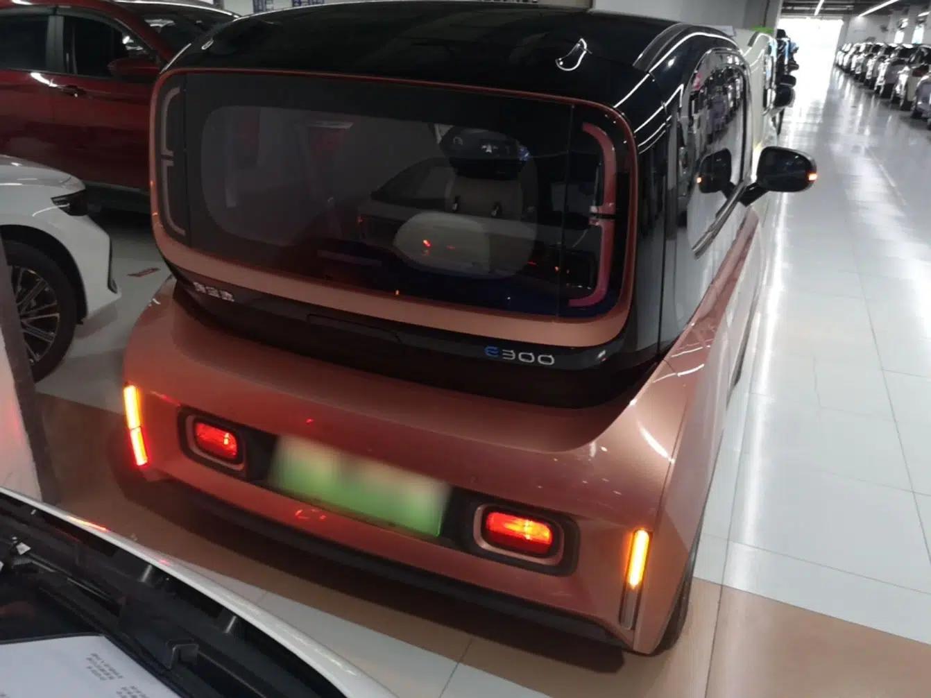 Baojun E300 2020 Star Travel Edition — миниатюра 3