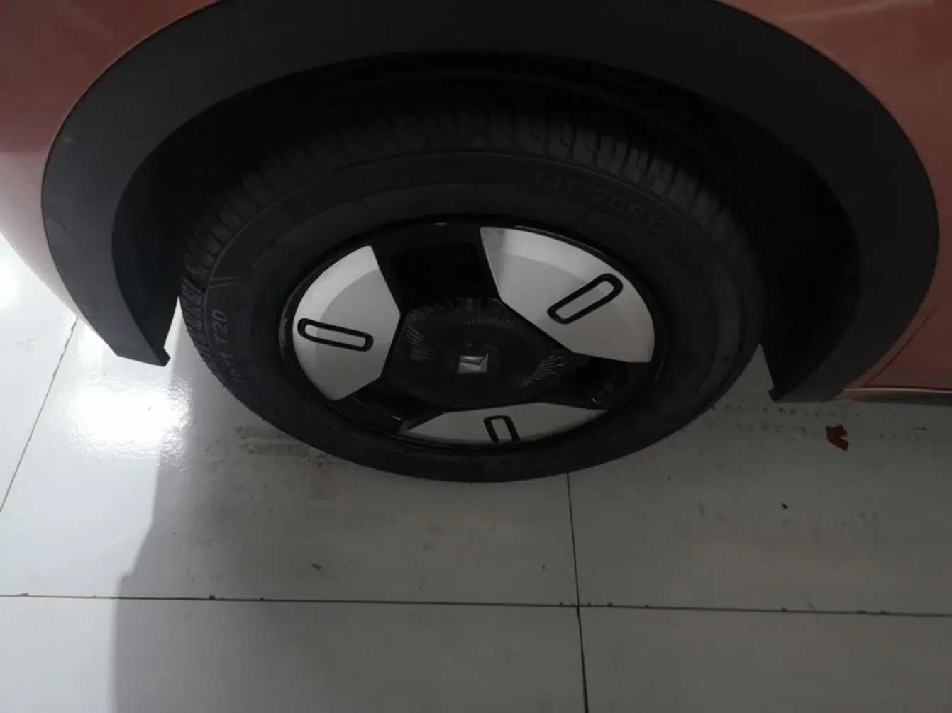 Baojun E300 2020 Star Travel Edition — миниатюра 9