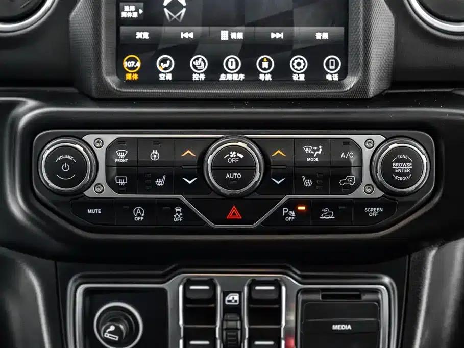 Gladiator 2022 3.6L First Edition — миниатюра 22