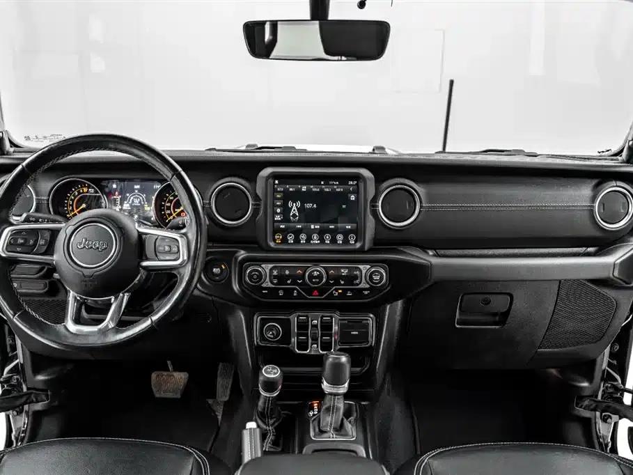 Gladiator 2022 3.6L First Edition — миниатюра 24