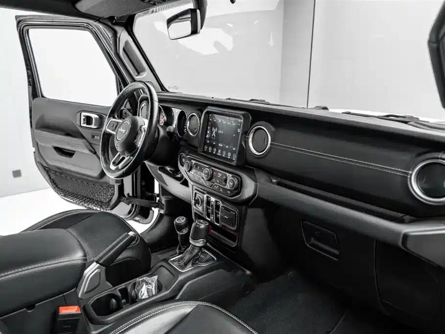 Gladiator 2022 3.6L First Edition — миниатюра 32