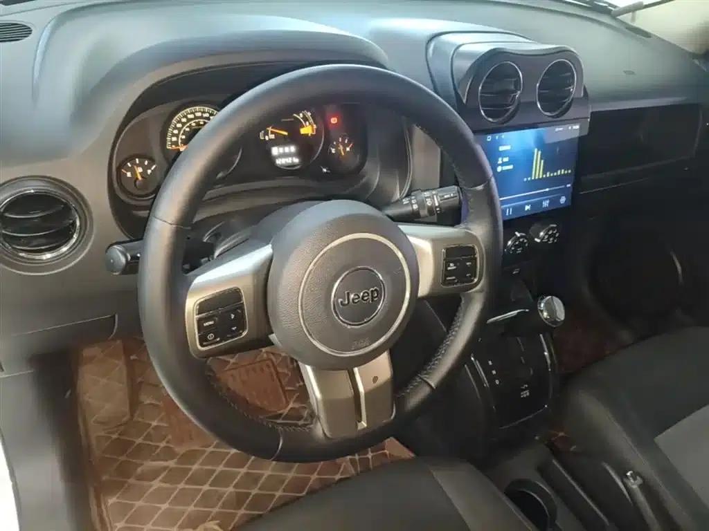 2014 Jeep Compass 2.4L Sport Edition — миниатюра 11