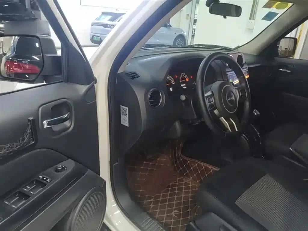 2014 Jeep Compass 2.4L Sport Edition — миниатюра 16