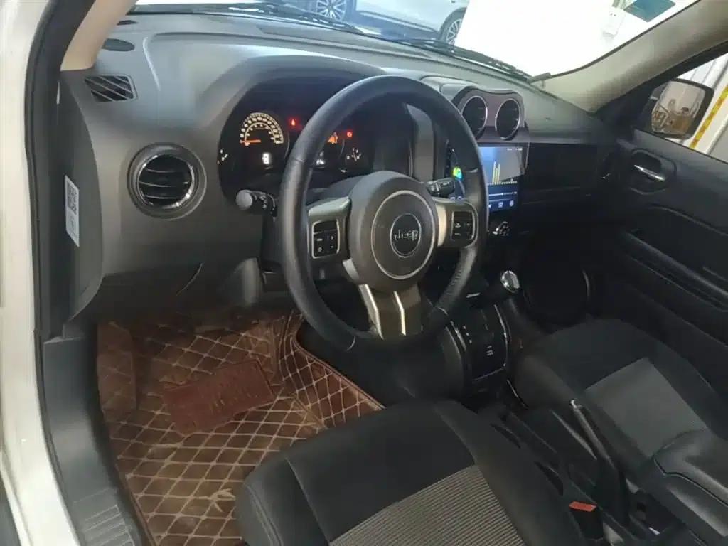 2014 Jeep Compass 2.4L Sport Edition — миниатюра 10