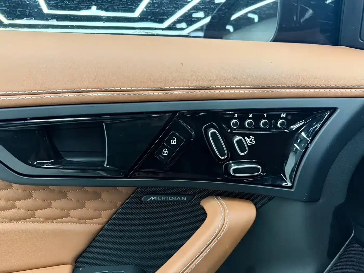 Jaguar F-TYPE 2024 P300 75th Anniversary Edition Convertible — миниатюра 5