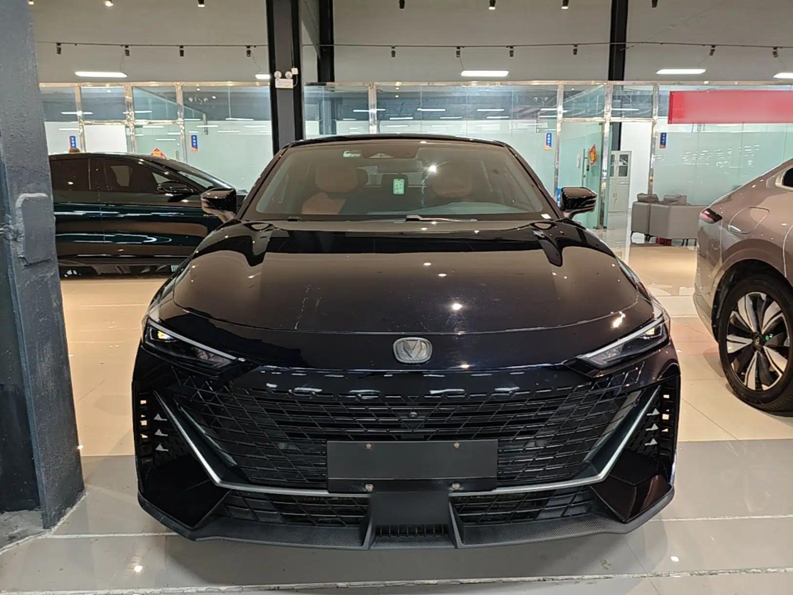 CHANGAN UNI-V iDD 2023 ZhiDian iDD 1.5T 113km ZhiKu Model — миниатюра 2
