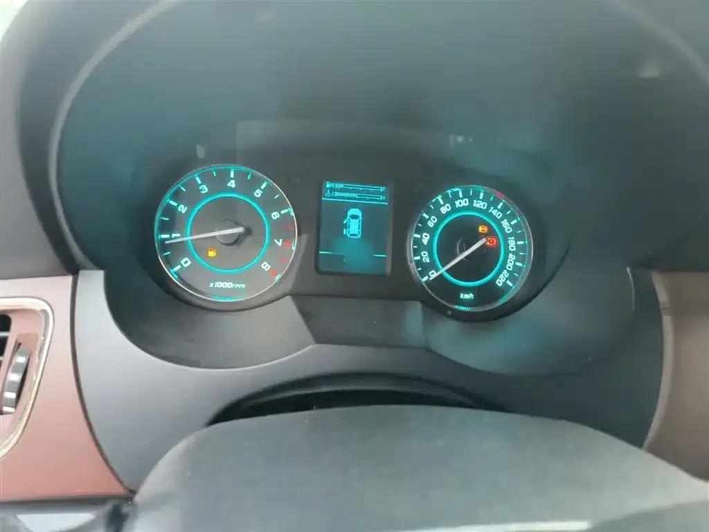Refine M5 2017 2.0T Gasoline Manual Business Edition — миниатюра 4