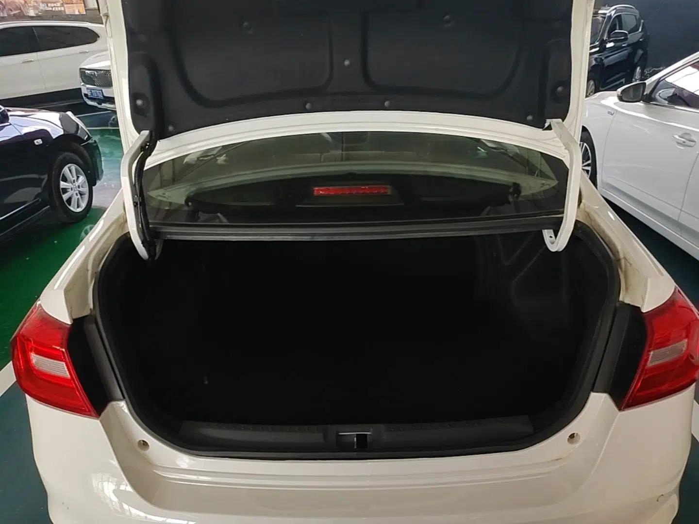Great Wall C30 2016 1.5L Manual Luxury Model — миниатюра 22