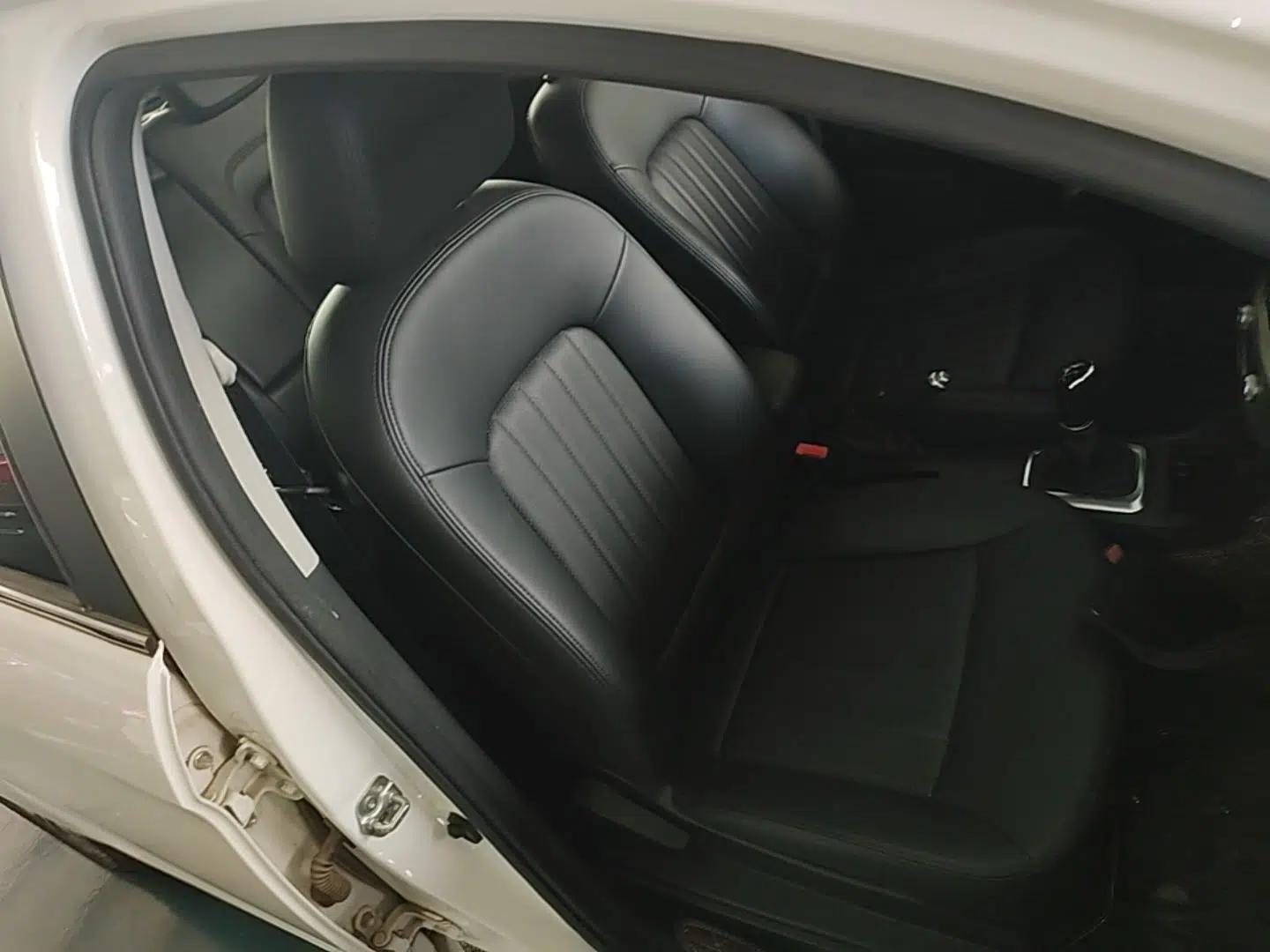 Great Wall C30 2016 1.5L Manual Luxury Model — миниатюра 23