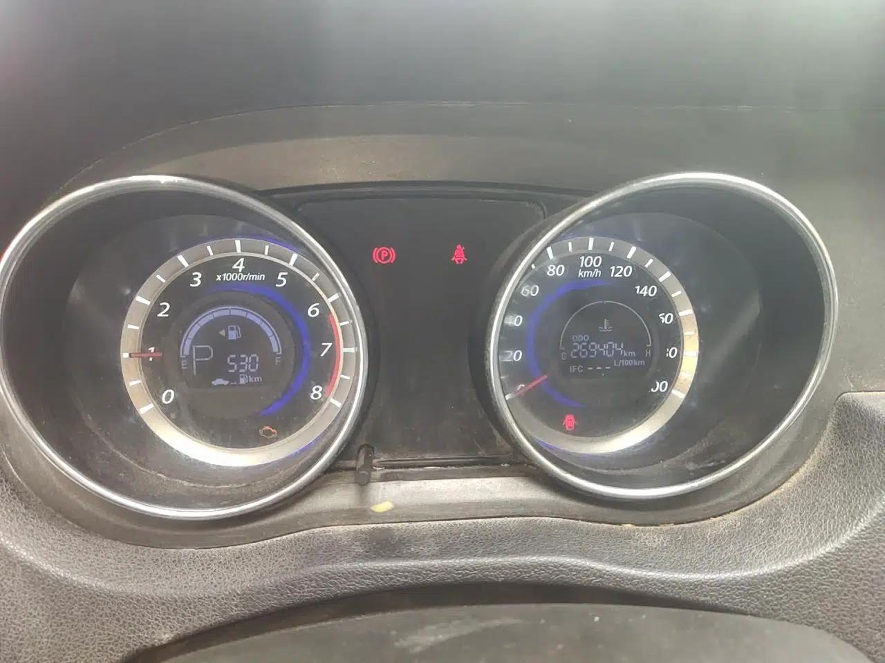 Great Wall C30 2012 1.5L CVT Luxury Edition — миниатюра 12