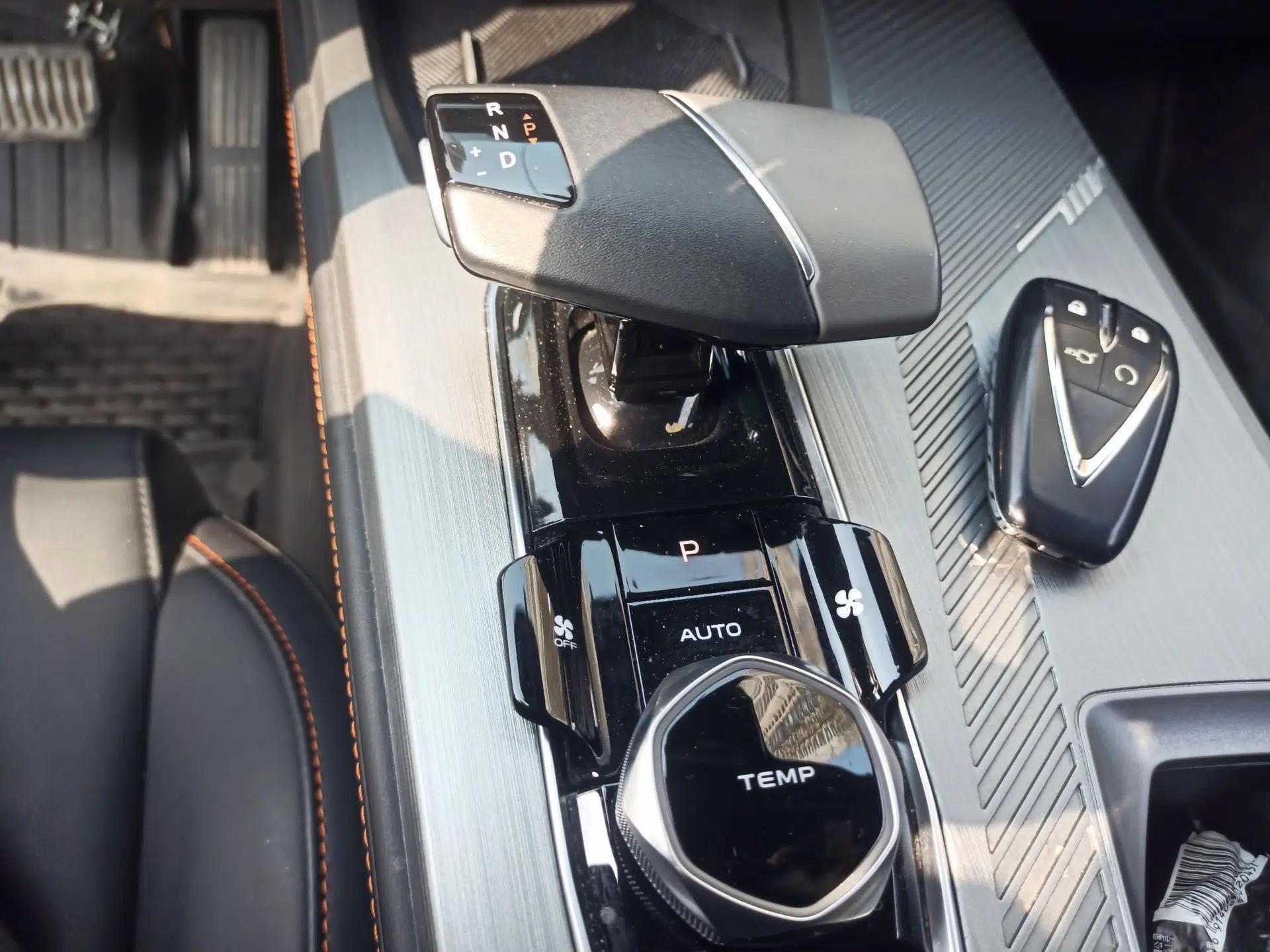 CHANGAN OSHAN Z6 New Energy 2023 ZhiDian iDD 150KM Flagship PLUS — миниатюра 13