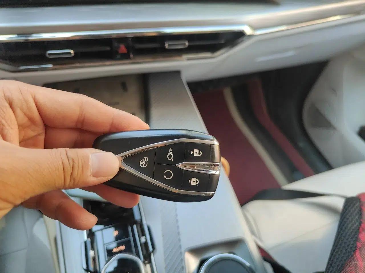 CHANGAN OSHAN Z6 New Energy 2022 Facelift Blue Whale iDD 150KM Flagship PLUS Smart Parking Edition — миниатюра 9
