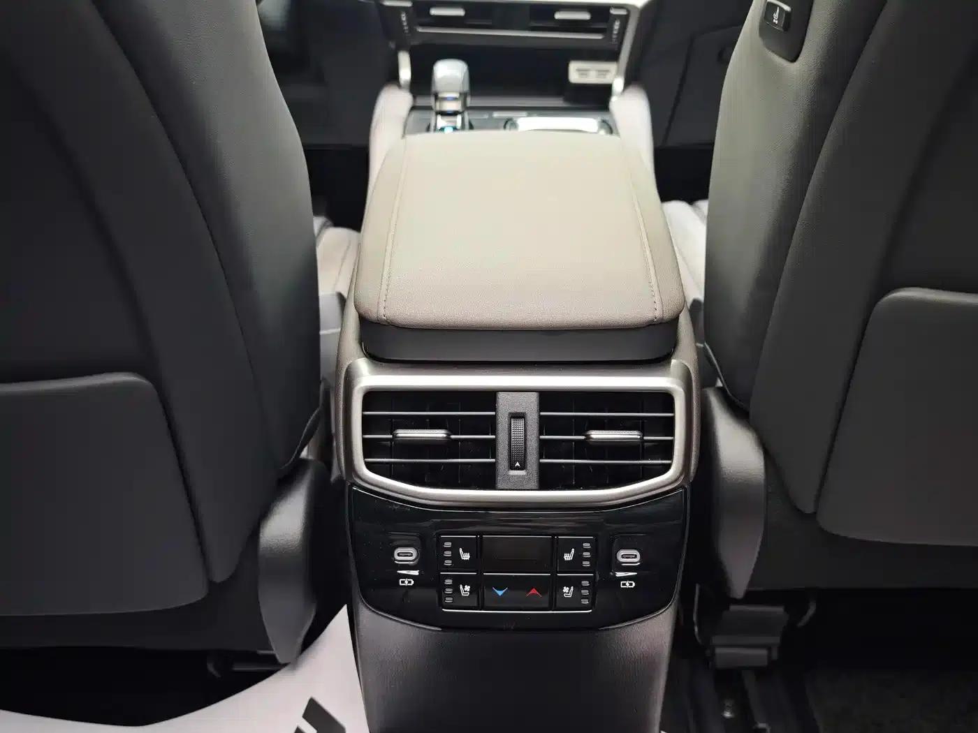 Lexus RX Hybrid 2023 450h+ AWD Enjoy Edition — миниатюра 13