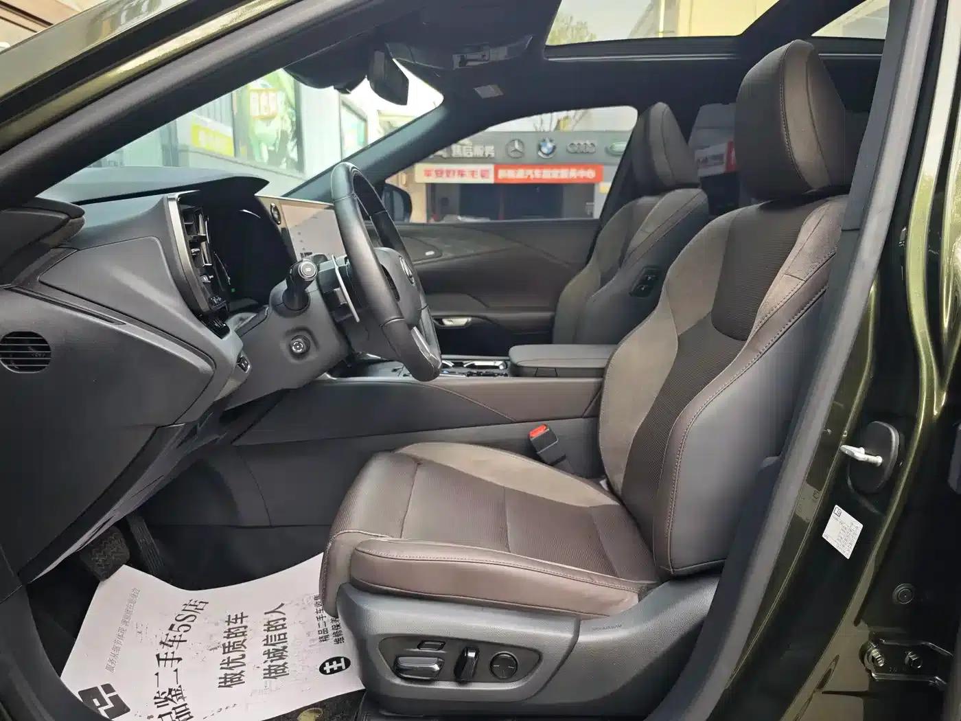 Lexus RX Hybrid 2023 450h+ AWD Enjoy Edition — миниатюра 4