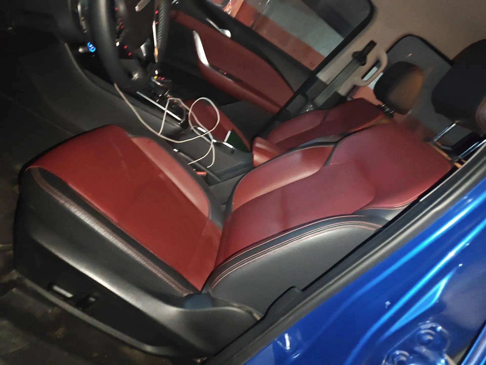 SAIC MAXUS Xingji 2023 Starry R 2.0T Automatic Diesel 4x4 Luxury Edition Long-Box Model — миниатюра 14