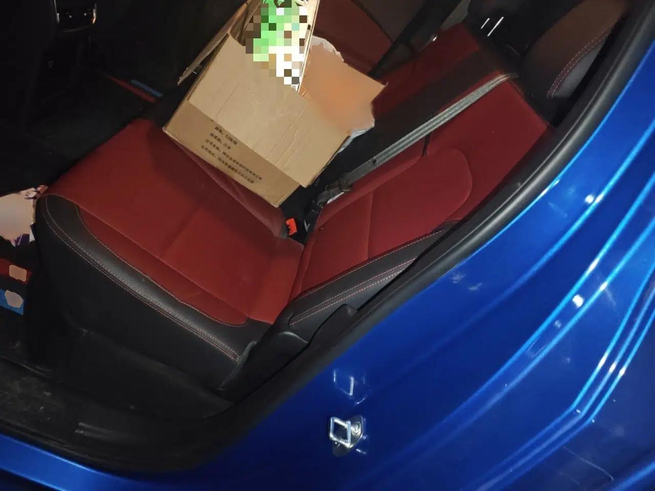 SAIC MAXUS Xingji 2023 Starry R 2.0T Automatic Diesel 4x4 Luxury Edition Long-Box Model — миниатюра 20