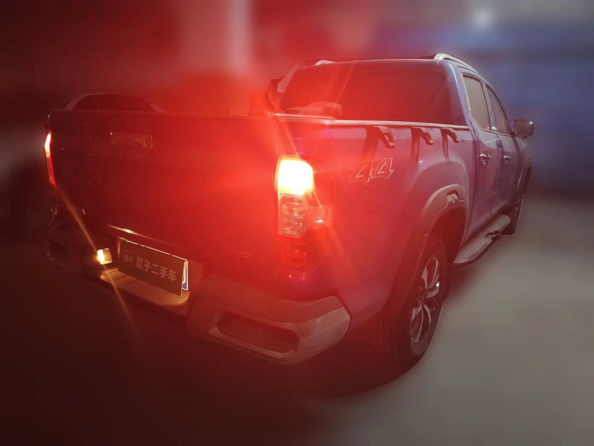 SAIC MAXUS Xingji 2023 Starry R 2.0T Automatic Diesel 4x4 Luxury Edition Long-Box Model — миниатюра 6