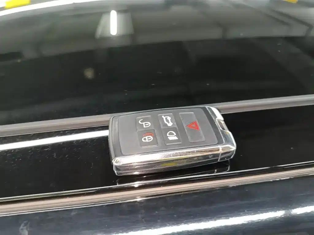Range Rover Evoque PHEV 2021 Model P300e Luxury Edition — миниатюра 9