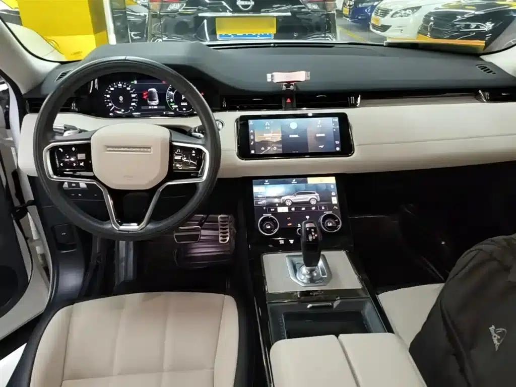 Range Rover Evoque PHEV 2021 Model P300e Luxury Edition — миниатюра 10