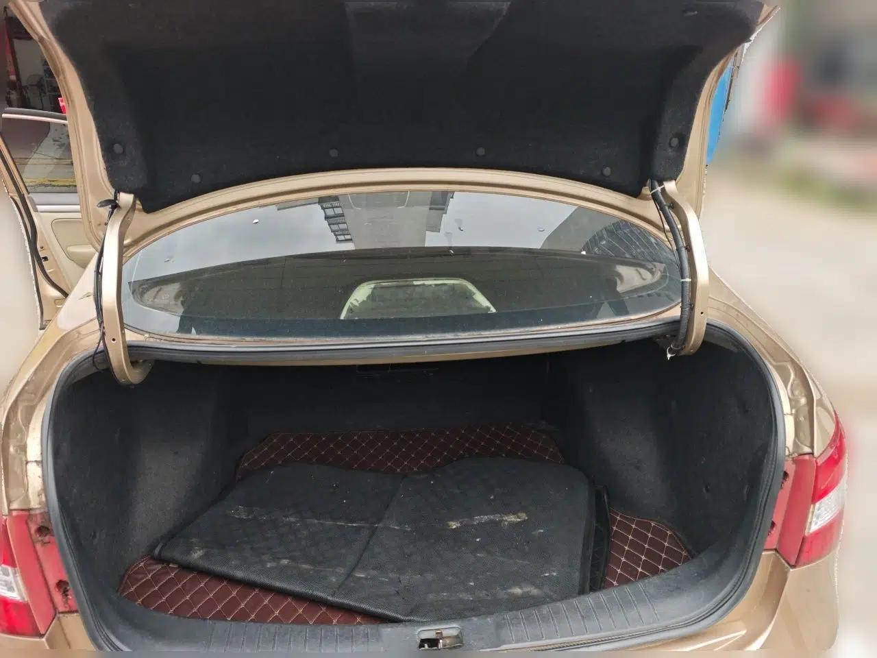 Dongfeng Aeolus A60 2014 1.6L Manual Luxury Model — миниатюра 20